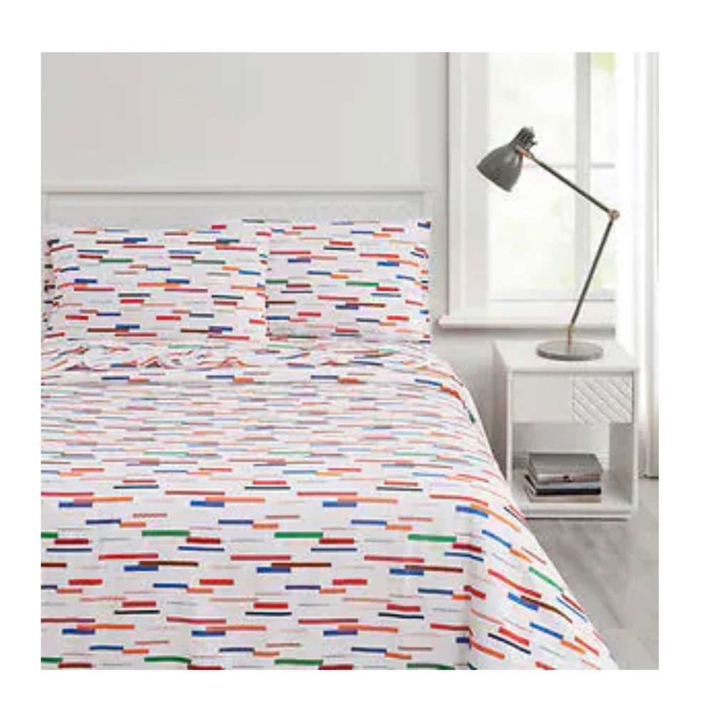 Brand new still in packaging Crayola 4 piece sheet set